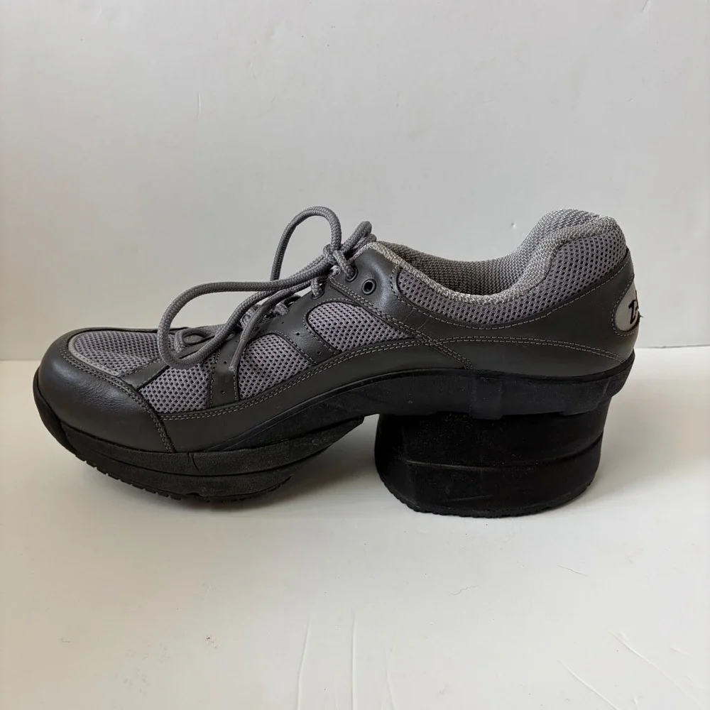 Z-Coil Pain Relief Footwear Mens 11 Grey Enclosed Coil Slip Resistant Sneakers